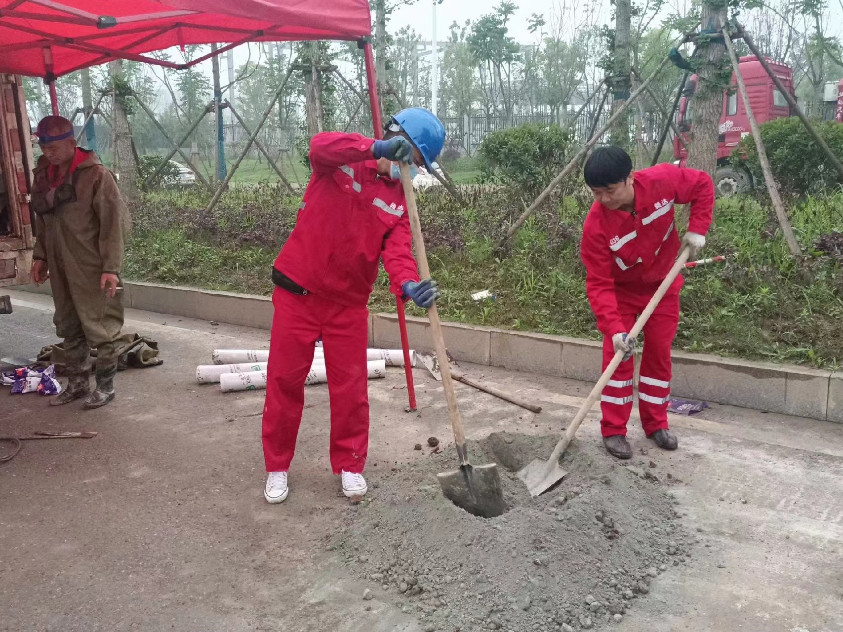 兴平管道疏通哪家好】及时进行市政管道清淤